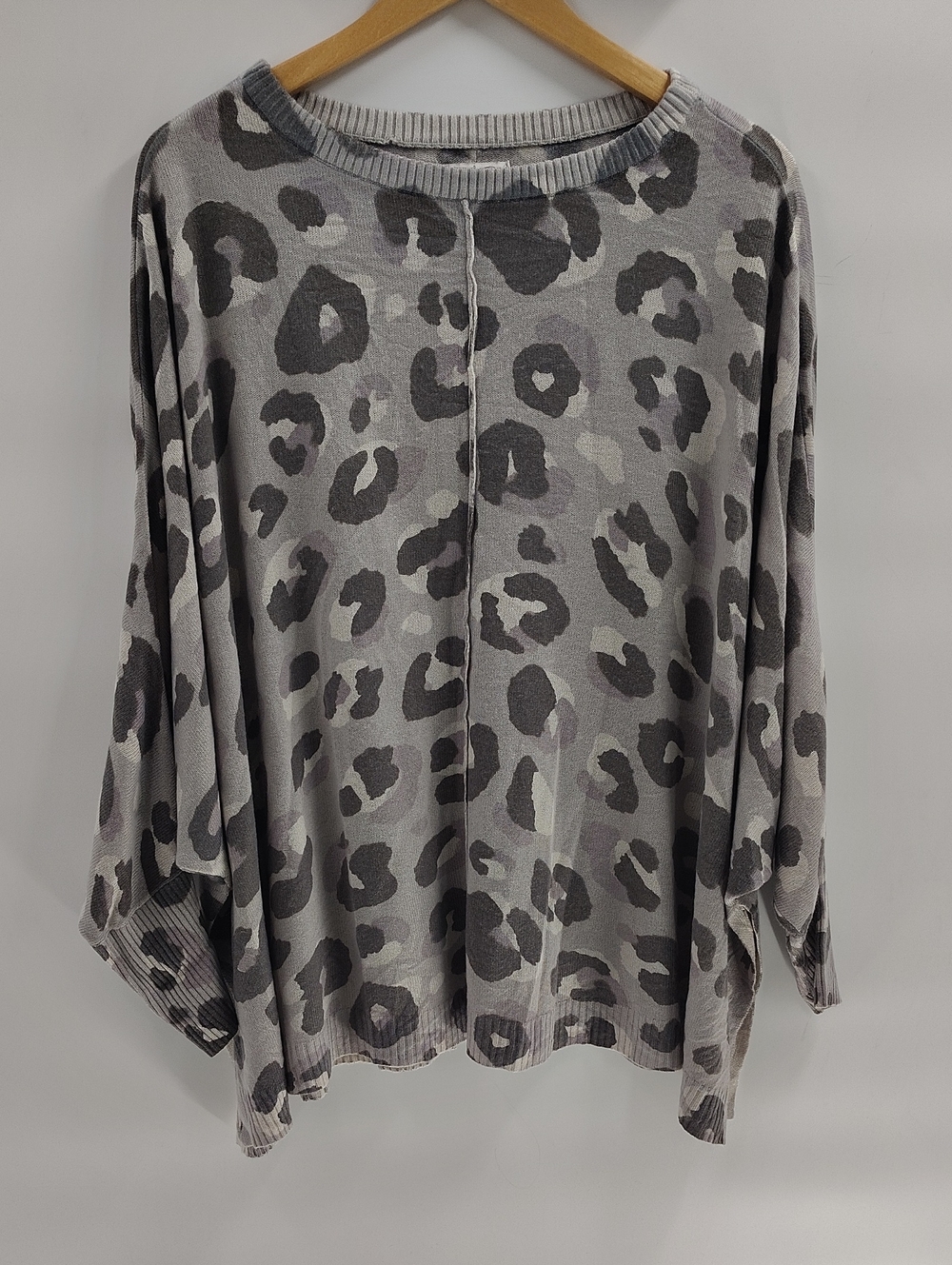 Mud pie Gray Sweater Oversized One Size Acrylic Leopard Print